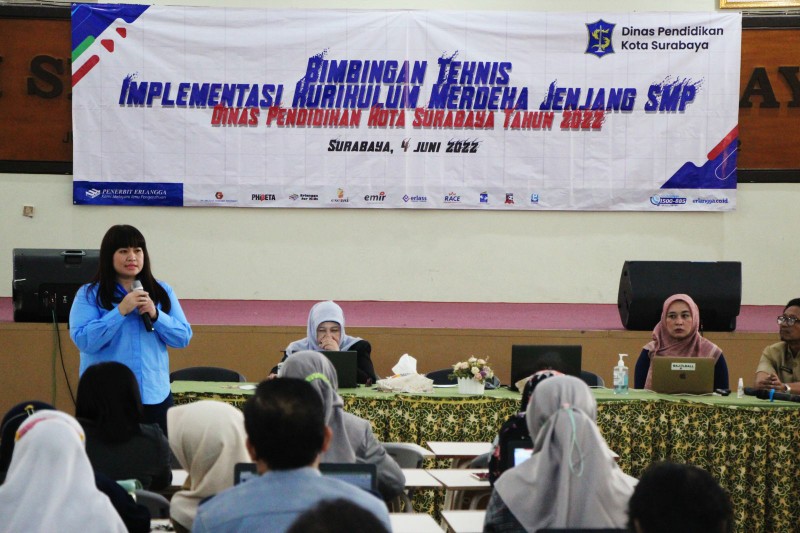 Herlina Semangati Para Guru Terapkan Kurikulum Merdeka 